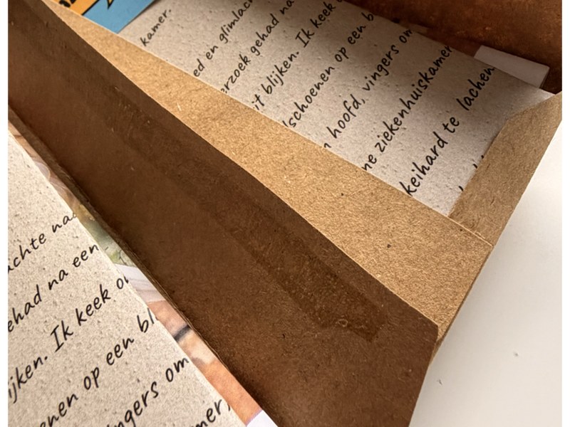Brief, fotoprint en sticker klaarleggen